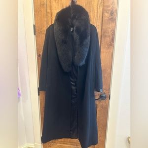 Beautiful Kristen Blake Studio collection Lambswool and fur coat. Never worn!
